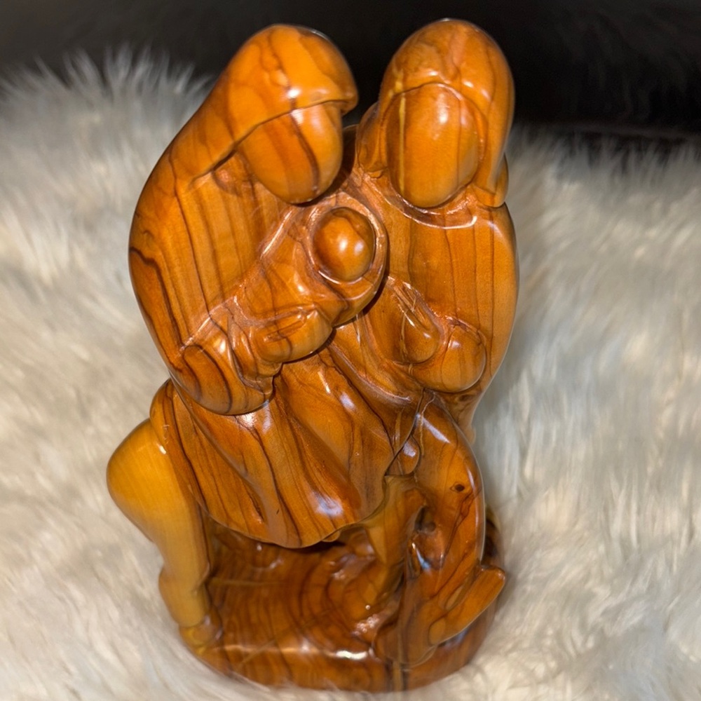 Brown Carved Decor Accent with Traditional Style